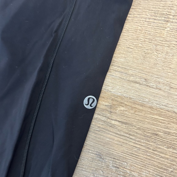 3 black lululemon leggings size 4 length 25 - Picture 4 of 7
